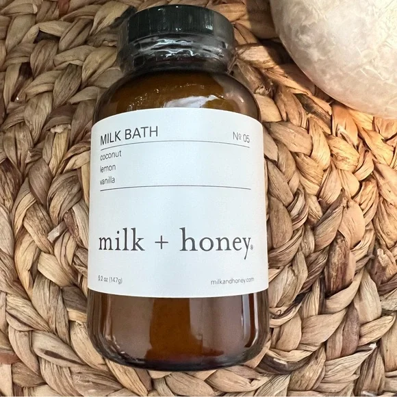 Milk + Honey | Milk Bath No 05 | Coconut Lemon Vanilla | New Sealed | Full Size - Picture 1 of 4